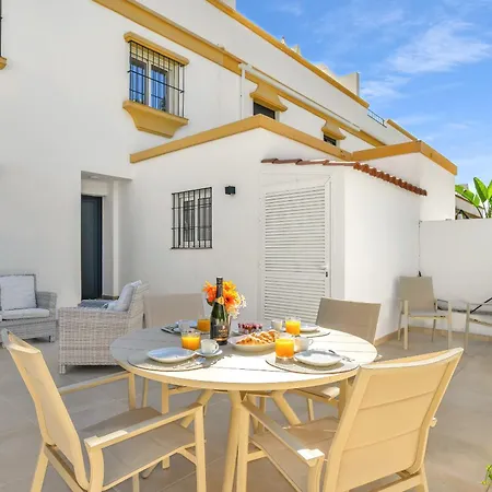 Casa de Férias Casa Adriana - Marbellamar Modern Townhouse By Finest Marbella
